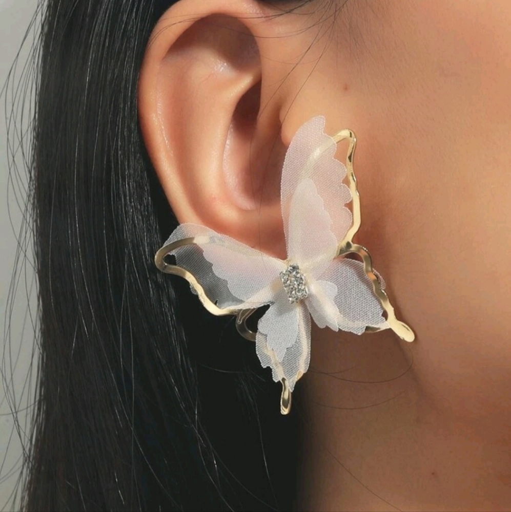 BUTTERFLY 🦋 DESIGN EARRINGS - Picture 2 of 16